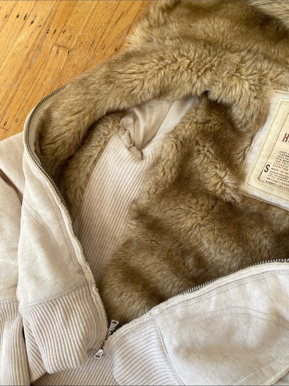 Hollister Cream Faux Fur Trim Hooded Zip-Up Sweatshirt - Picture 3 of 8